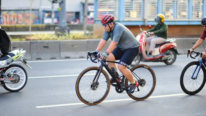 Renting a Bike vs. a Scooter in Canadian Cities: Which One is Better?